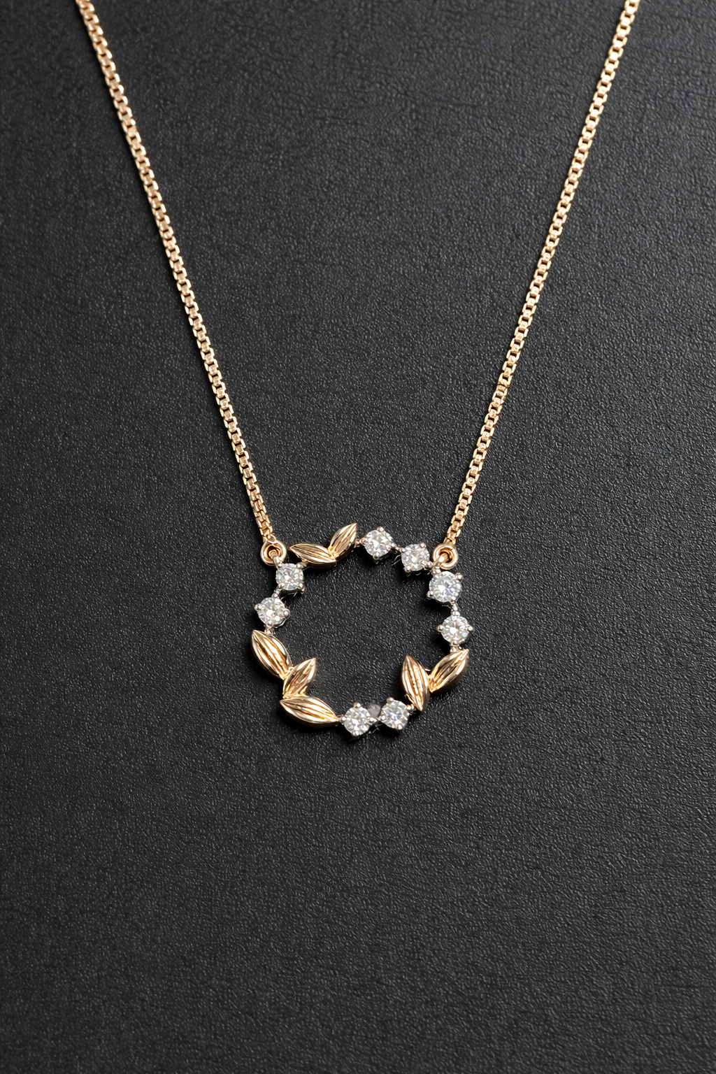 925 Sterling Silver Wreath Pendant Necklace